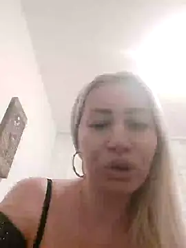 Snapshot of visnjica chatting on 02/24/25, 10:25 visnjica online show from 02/24/25, 10:25