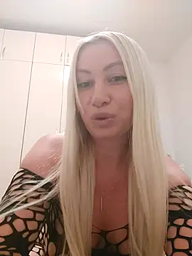 Snapshot of visnjica chatting on 11/15/25, 10:25 visnjica online show from 11/15/25, 10:25