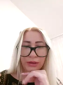 Snapshot of visnjica chatting on 02/13/25, 10:33 visnjica online show from 02/13/25, 10:33