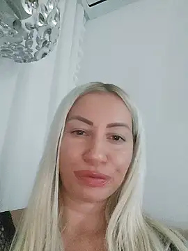 Snapshot of visnjica chatting on 10/24/25, 04:17 visnjica online show from 10/24/25, 04:17