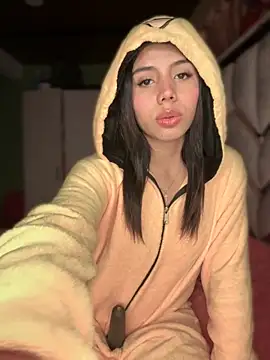 Laura-Khalifa online show from 11/17/25, 07:56