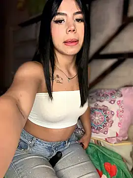 Laura-Khalifa online show from 05/18/26, 04:01