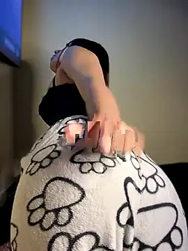 Laura-Khalifa online show from 12/05/25, 05:39