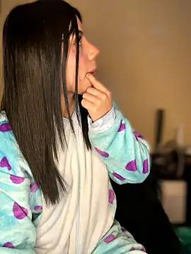 Laura-Khalifa online show from 03/21/26, 08:19