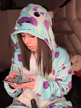 Laura-Khalifa online show from 12/19/25, 07:00