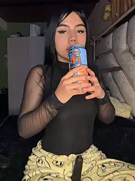 Laura-Khalifa online show from 02/25/26, 06:13