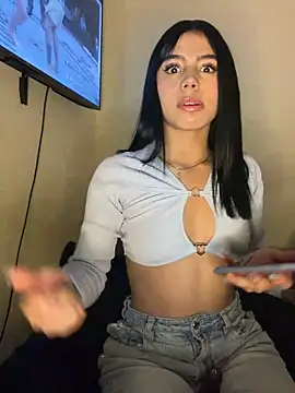 Laura-Khalifa online show from 02/08/26, 06:44