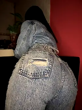 Laura-Khalifa online show from 09/12/25, 06:02