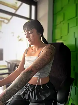 Dulce  Boyd online show from 10/23/25, 01:10