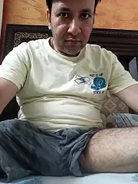 innocentboy1987 online show from 05/17/26, 04:40