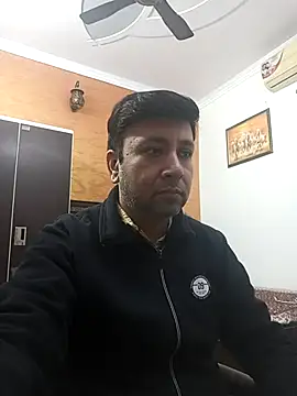 innocentboy1987 online show from 12/20/25, 04:37