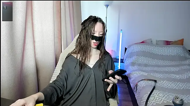 Snapshot of holyharlot chatting on 03/17/25, 09:33 holyharlot online show from 03/17/25, 09:33