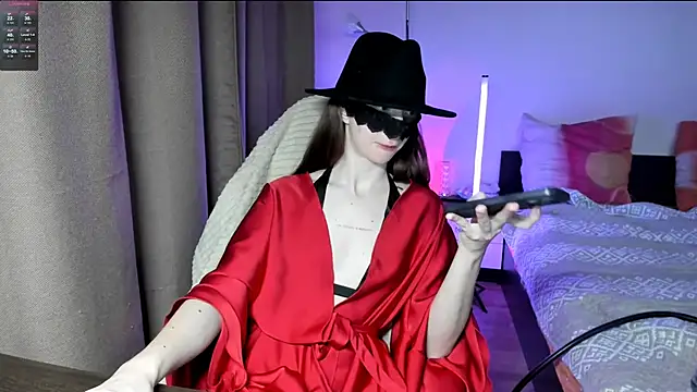 Snapshot of holyharlot chatting on 03/12/25, 04:56 holyharlot online show from 03/12/25, 04:56