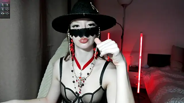 Snapshot of holyharlot chatting on 03/14/25, 04:51 holyharlot online show from 03/14/25, 04:51