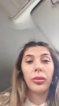 Snapshot of risky_emma_perfect02 chatting on 02/18/25, 08:27 risky emma perfect02 online show from 02/18/25, 08:27