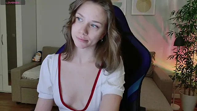 Snapshot of alexa_feels_ chatting on 05/07/26, 04:10 alexa feels online show from 05/07/26, 04:10