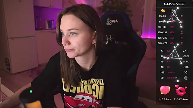 Snapshot of alexa_feels_ chatting on 11/09/25, 04:11 alexa feels online show from 11/09/25, 04:11