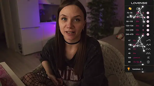 Snapshot of alexa_feels_ chatting on 09/11/25, 04:18 alexa feels online show from 09/11/25, 04:18