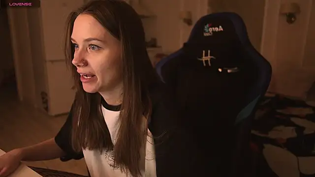 Snapshot of alexa_feels_ chatting on 02/16/25, 06:43 alexa feels online show from 02/16/25, 06:43