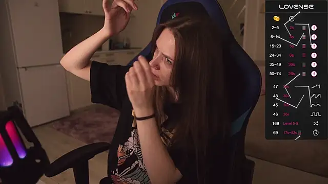 Snapshot of alexa_feels_ chatting on 09/21/25, 03:39 alexa feels online show from 09/21/25, 03:39