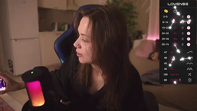 Snapshot of alexa_feels_ chatting on 11/02/25, 05:18 alexa feels online show from 11/02/25, 05:18