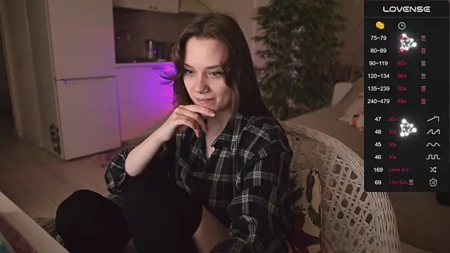 Snapshot of alexa_feels_ chatting on 10/17/25, 03:58 alexa feels online show from 10/17/25, 03:58