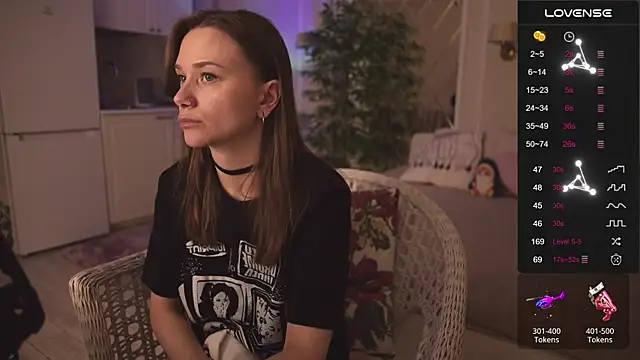 Snapshot of alexa_feels_ chatting on 11/06/25, 04:22 alexa feels online show from 11/06/25, 04:22