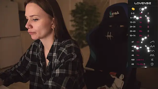 Snapshot of alexa_feels_ chatting on 09/25/25, 04:02 alexa feels online show from 09/25/25, 04:02