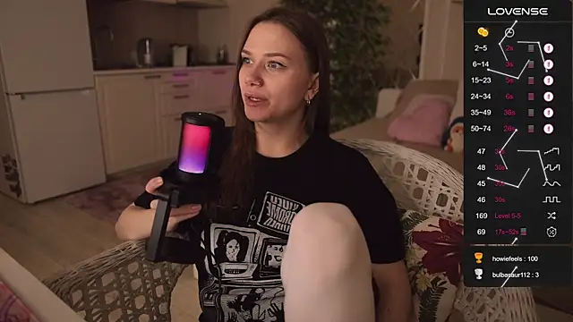 Snapshot of alexa_feels_ chatting on 10/05/25, 06:53 alexa feels online show from 10/05/25, 06:53