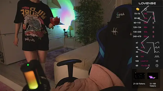 Snapshot of alexa_feels_ chatting on 11/27/25, 03:56 alexa feels online show from 11/27/25, 03:56