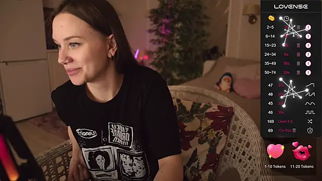 Snapshot of alexa_feels_ chatting on 10/10/25, 04:08 alexa feels online show from 10/10/25, 04:08