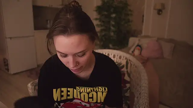 Snapshot of alexa_feels_ chatting on 10/26/25, 06:19 alexa feels online show from 10/26/25, 06:19