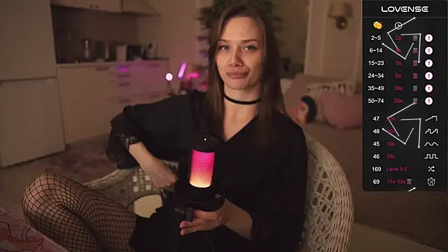 Snapshot of alexa_feels_ chatting on 10/16/25, 04:59 alexa feels online show from 10/16/25, 04:59