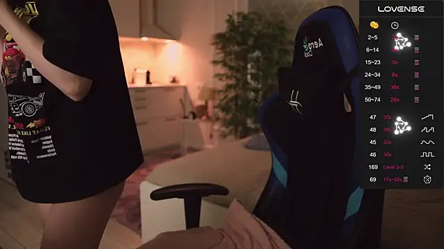 Snapshot of alexa_feels_ chatting on 10/04/25, 06:09 alexa feels online show from 10/04/25, 06:09