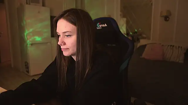 Snapshot of alexa_feels_ chatting on 03/02/25, 10:34 alexa feels online show from 03/02/25, 10:34