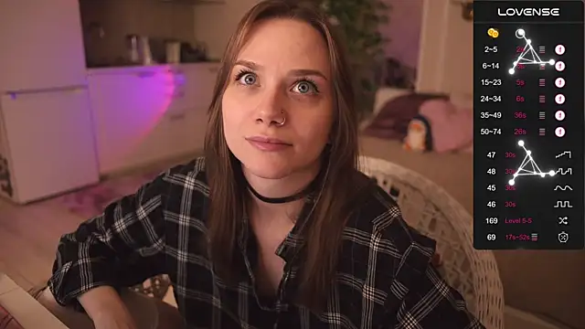 Snapshot of alexa_feels_ chatting on 10/24/25, 05:01 alexa feels online show from 10/24/25, 05:01