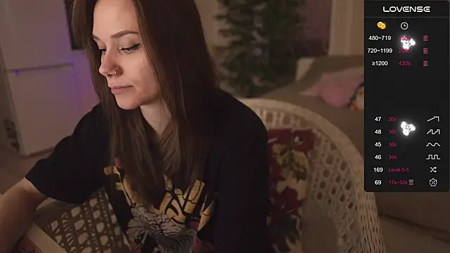 Snapshot of alexa_feels_ chatting on 09/16/25, 03:35 alexa feels online show from 09/16/25, 03:35