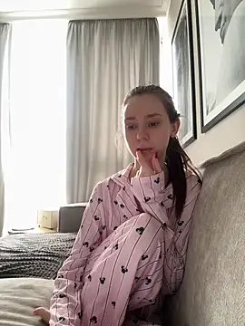 RosieMills online show from 03/04/26, 08:00