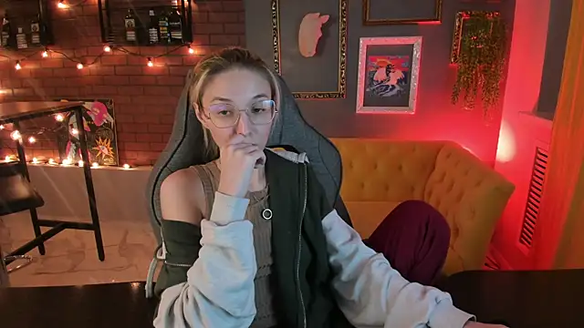 PhilippaAdamas online show from 09/08/25, 08:19