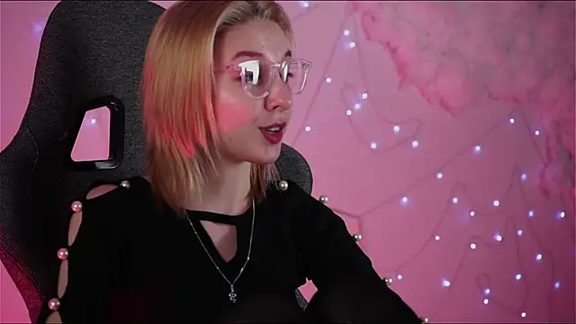 PhilippaAdamas online show from 02/27/25, 08:46