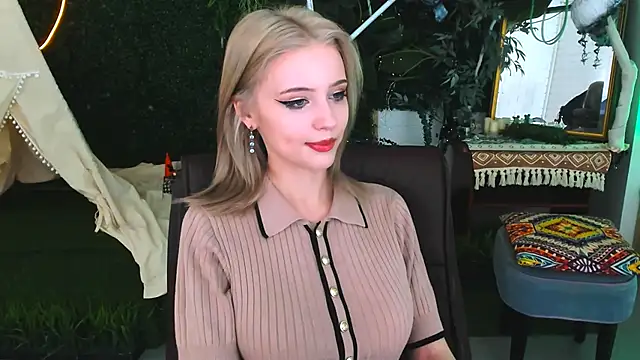 LeonaStane online show from 12/03/25, 05:56