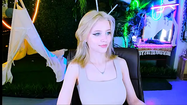 LeonaStane online show from 11/14/25, 06:00