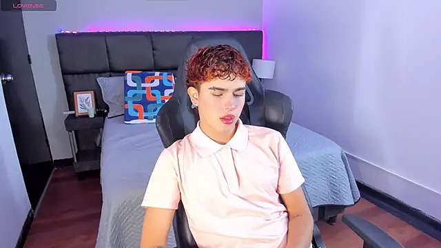 Aiiden 15 online show from 12/15/25, 12:44