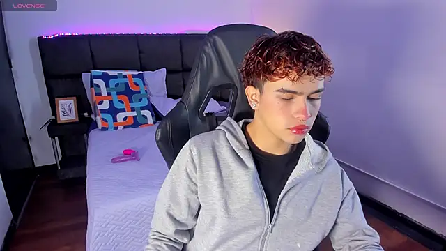 Aiiden 15 online show from 12/03/25, 12:48