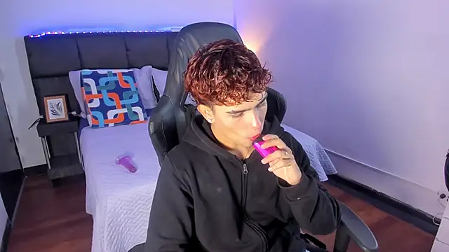 Aiiden 15 online show from 12/02/25, 12:51