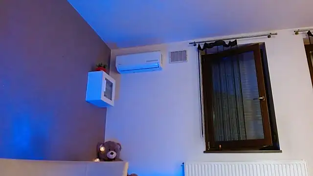 Snapshot of LittleMia_95 chatting on 03/18/25, 05:55 LittleMia 95 online show from 03/18/25, 05:55