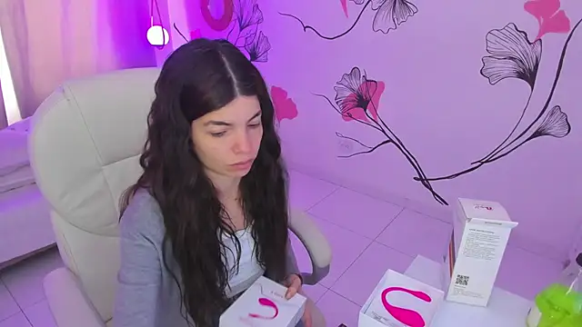 Isabela Fiorelli online show from 12/04/25, 01:10