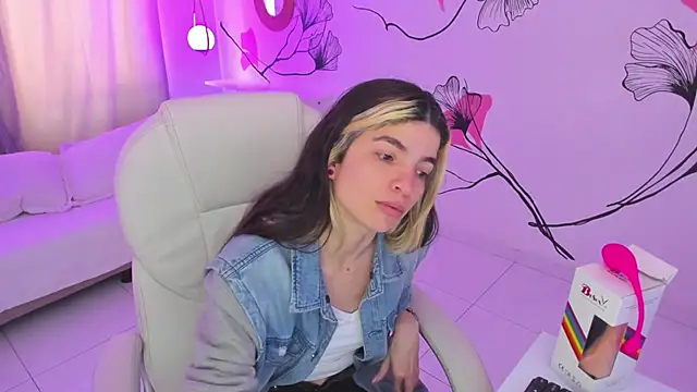 Isabela Fiorelli online show from 11/23/25, 01:21