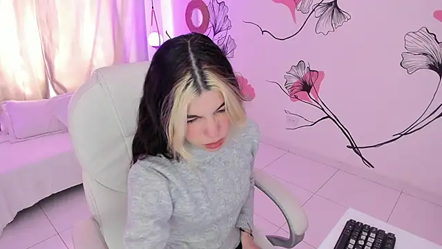 Isabela Fiorelli online show from 10/05/25, 01:24