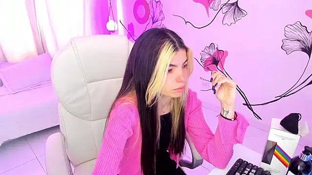 Isabela Fiorelli online show from 11/11/25, 01:28